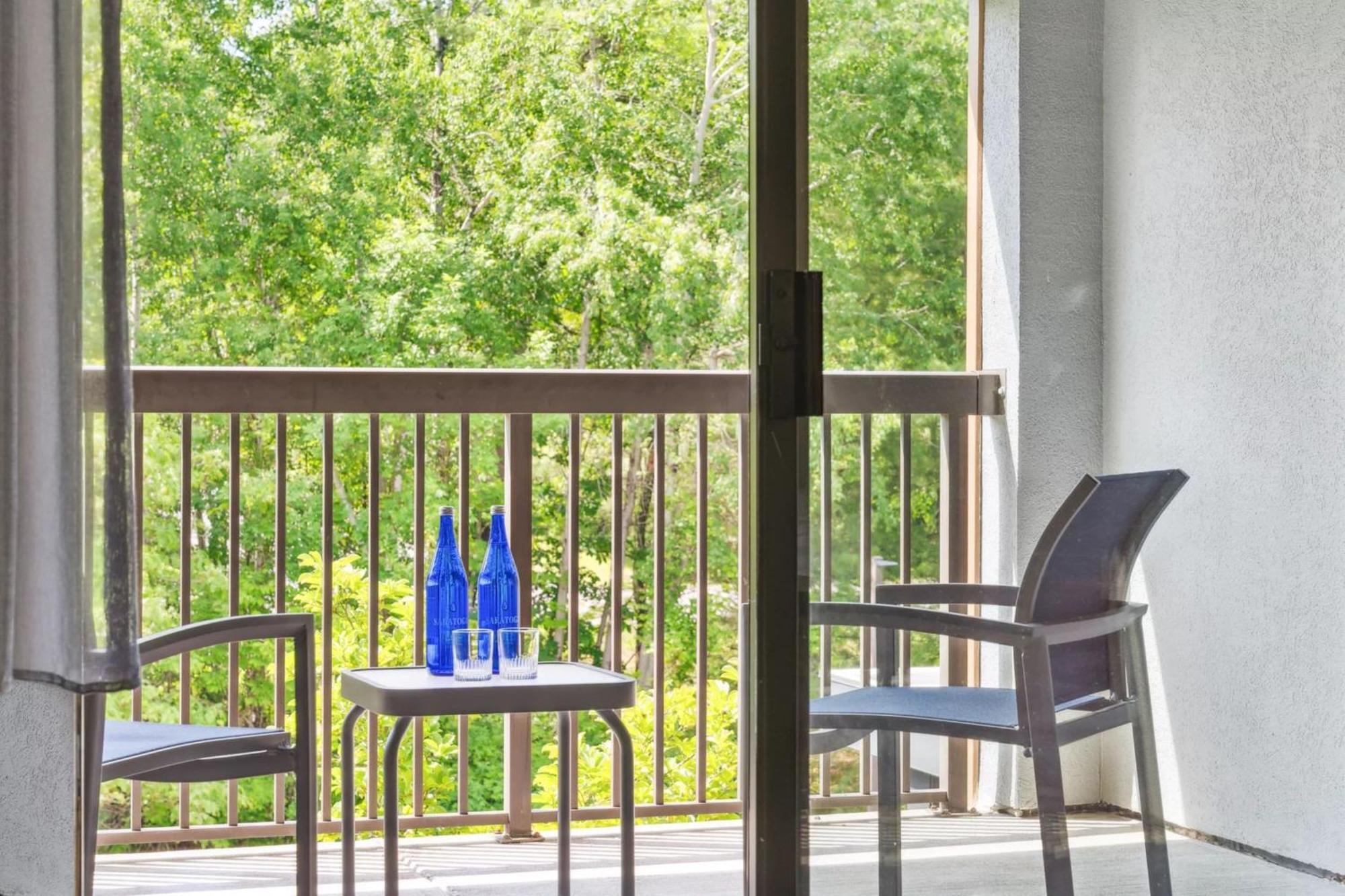Courtyard Burlington Williston Hotel Exterior photo