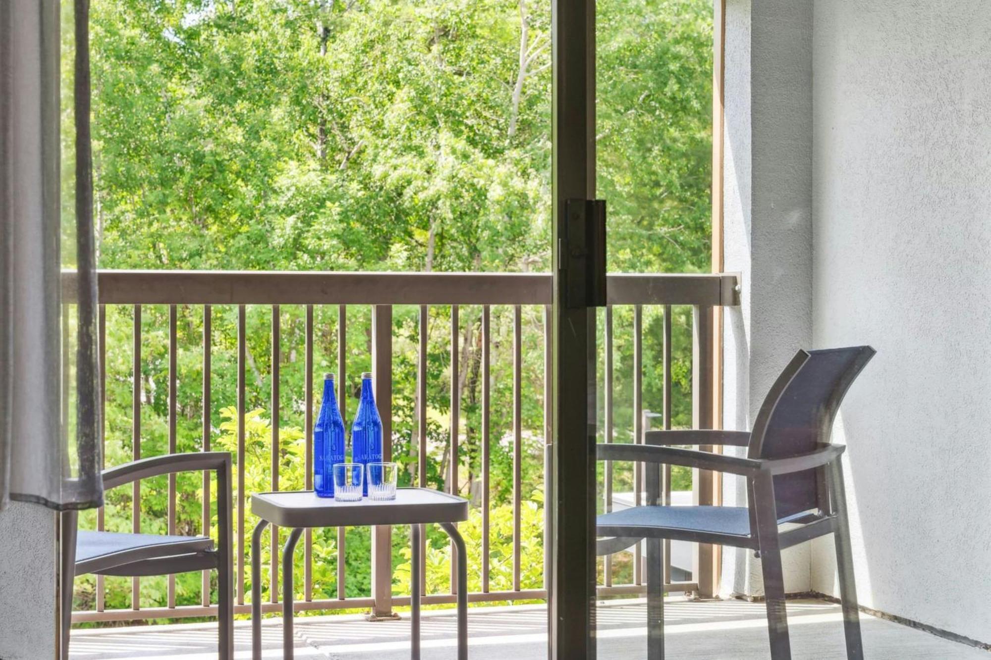 Courtyard Burlington Williston Hotel Exterior photo